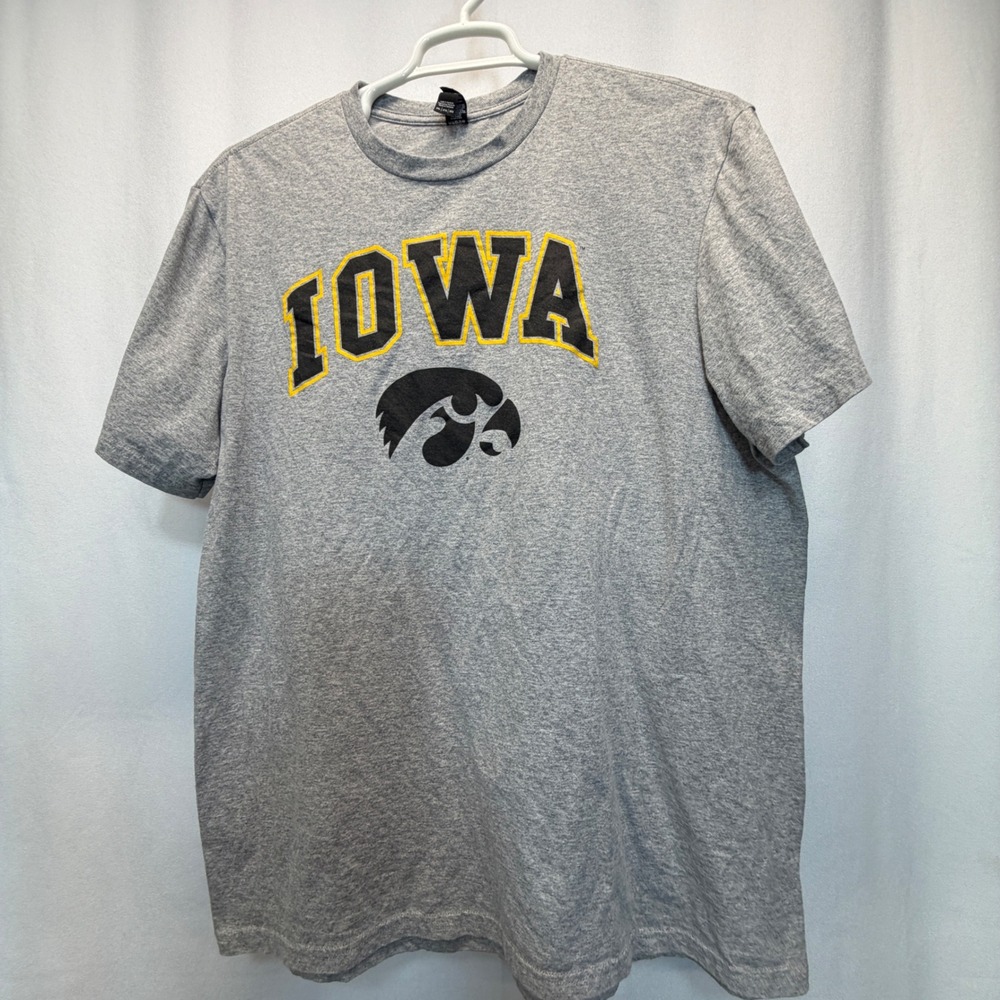 Iowa Hawkeyes District T-Shirt Mens 2XL Gray NCAA Short Sleeve Graphic Tee